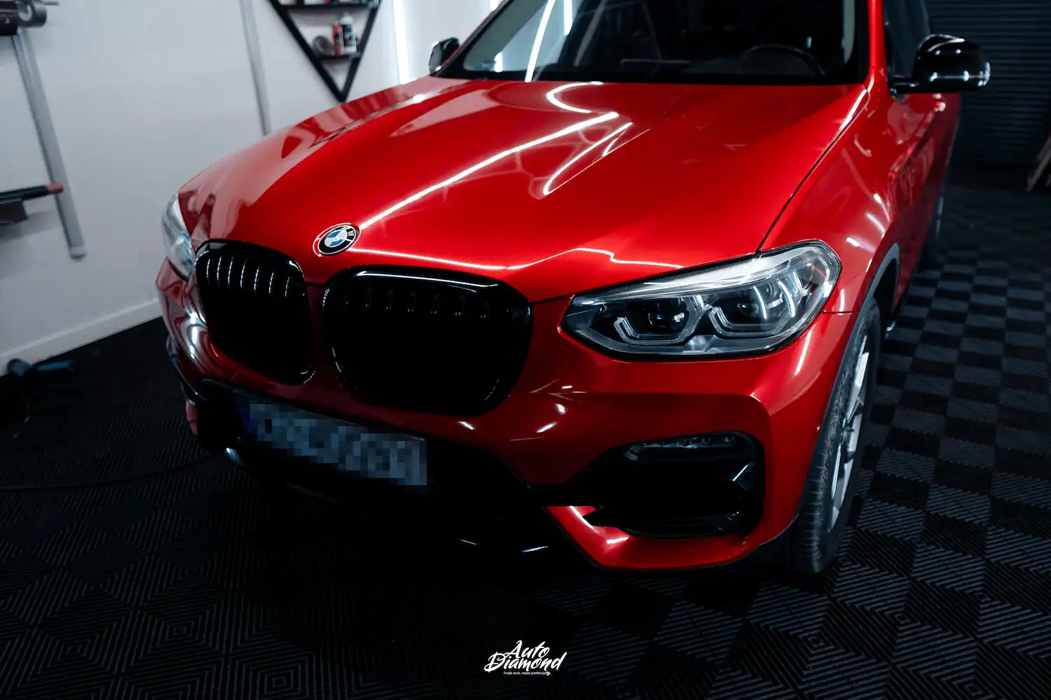 Czerwone BMW X3 po oklejaniu i dechromie - Auto Diamond