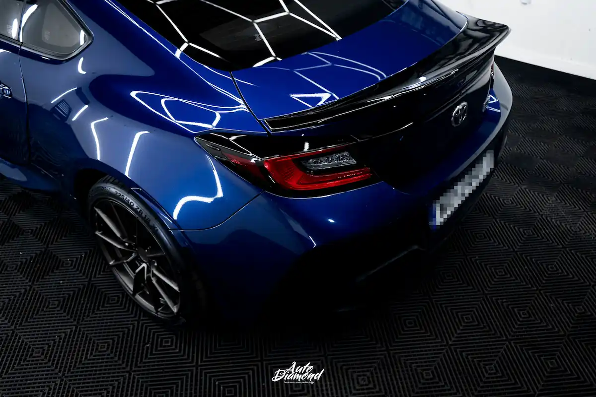 Granatowa Toyota GR86 z folią PPF na tylnym zderzaku - Auto Diamond